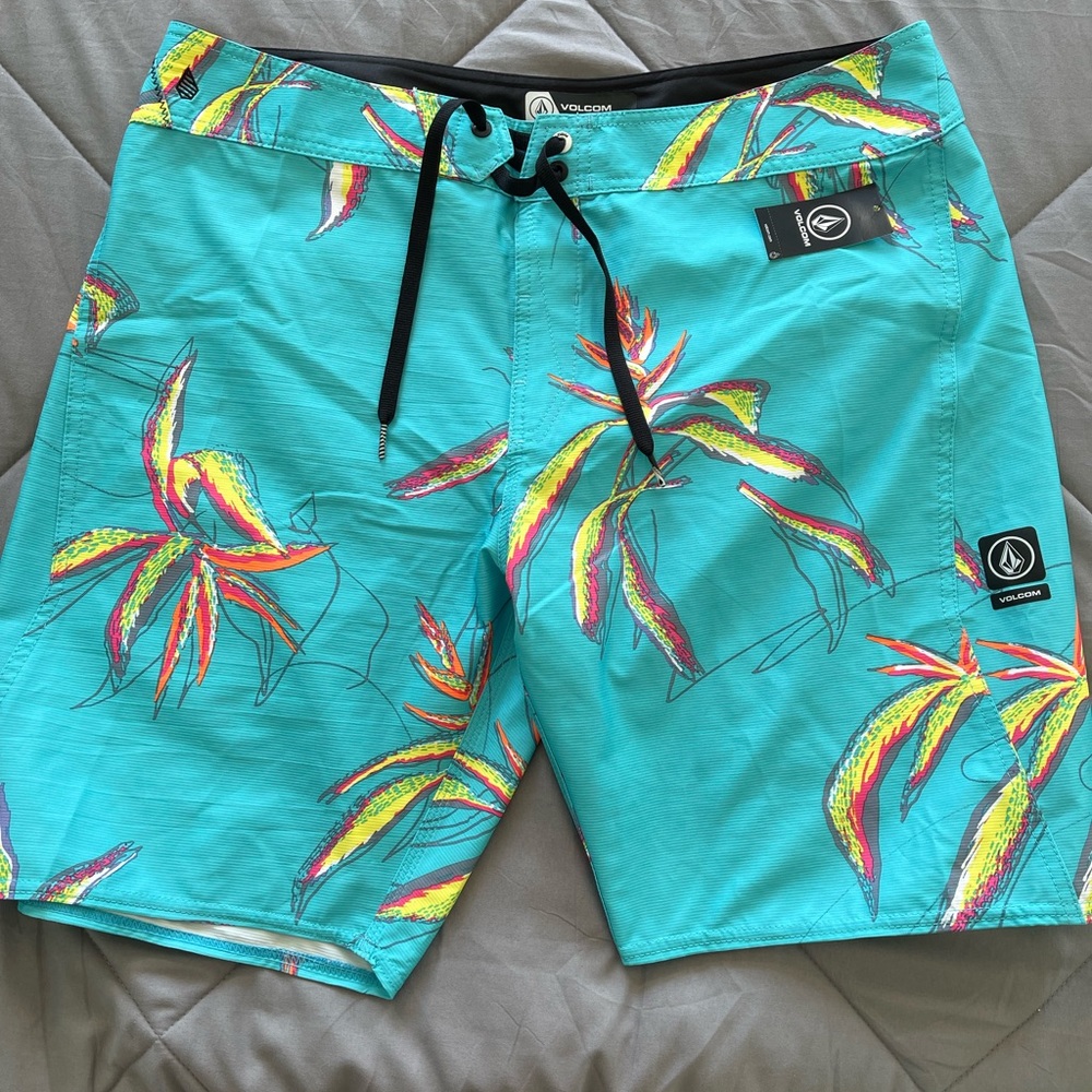 VOLCOM Board Shorts NWT